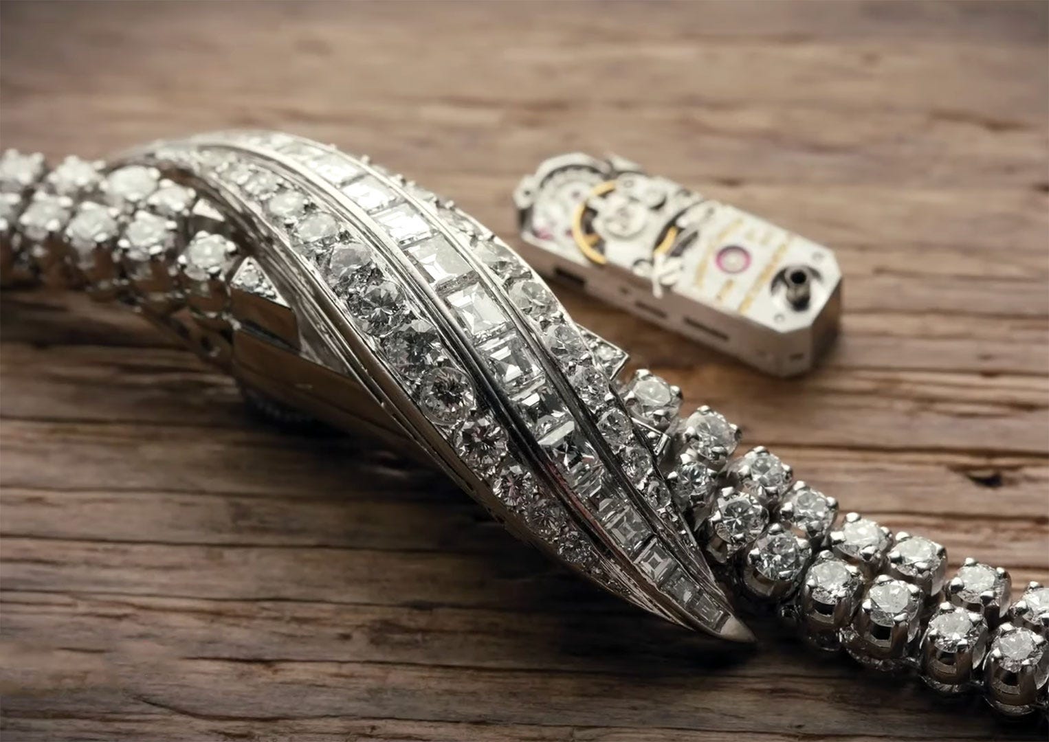 The Jaeger-LeCoultre calibre 101 can be found within the 101 Feuille bracelet and 101 Ring